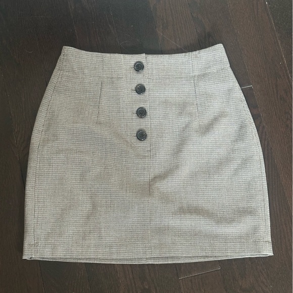 Little Moon by Aritzia Daylily Plaid Mini Skirt | Size 4 - Picture 4 of 8